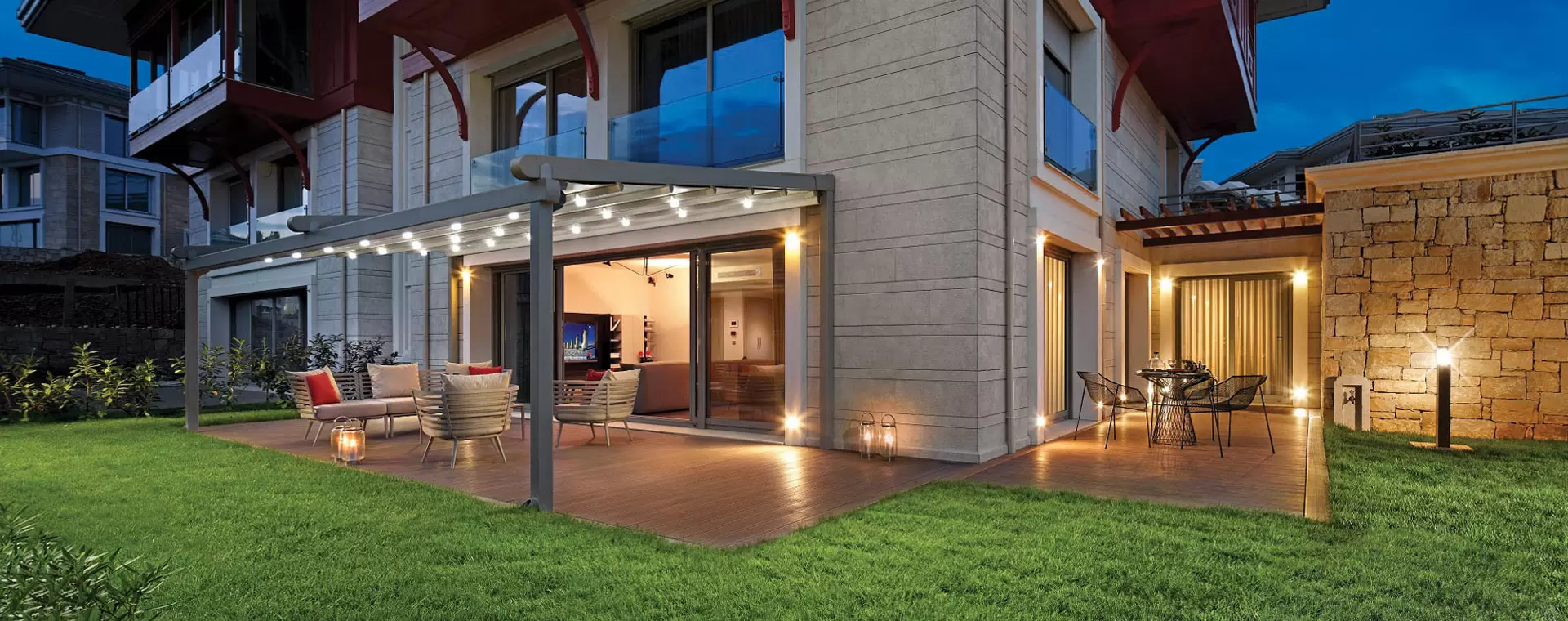 Modern Sliding and Motorized Roofs: Affordable & Advanced Patio Solutions 1 Retractable roof courtyard