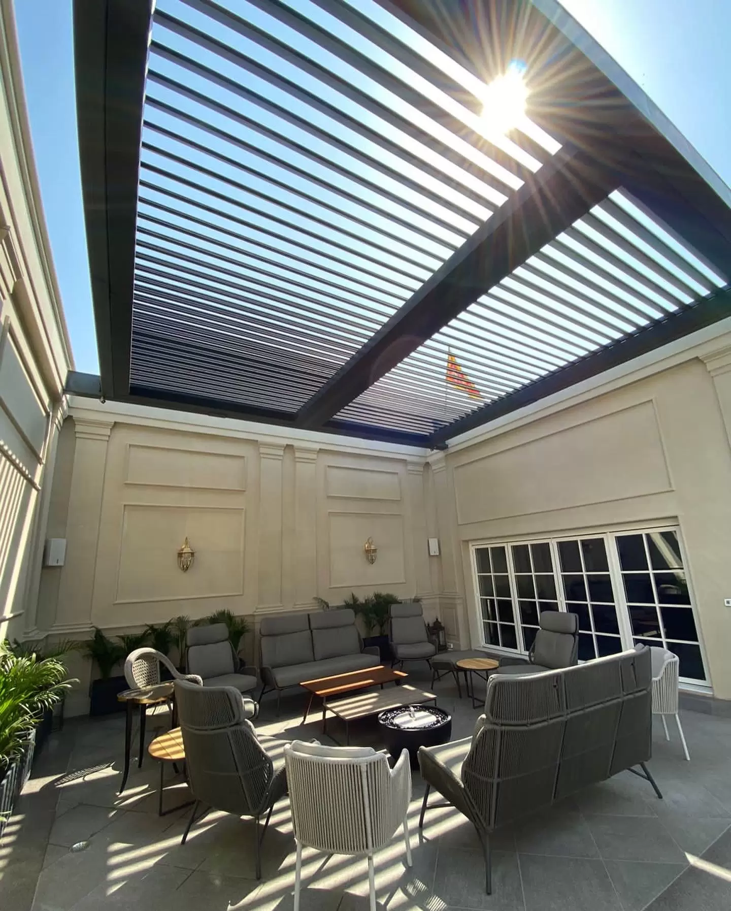 Innovative Features of the Automated Roof Car Porch 1 D’cent Roof Solutions Pvt. Ltd AUTOMATED LOUVERED ROOF System (2)